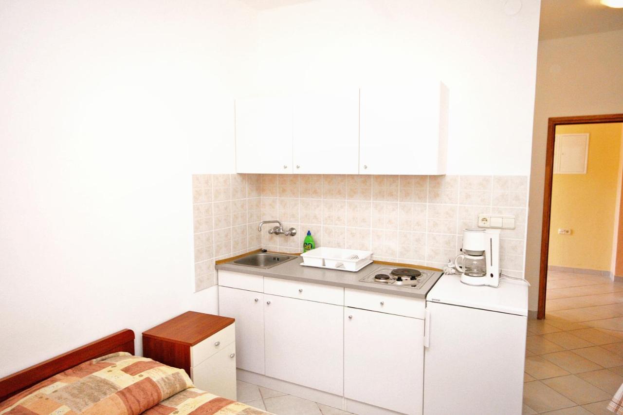 Apartments With A Parking Space Rovanjska, Paklenica - 6209 Exterior photo