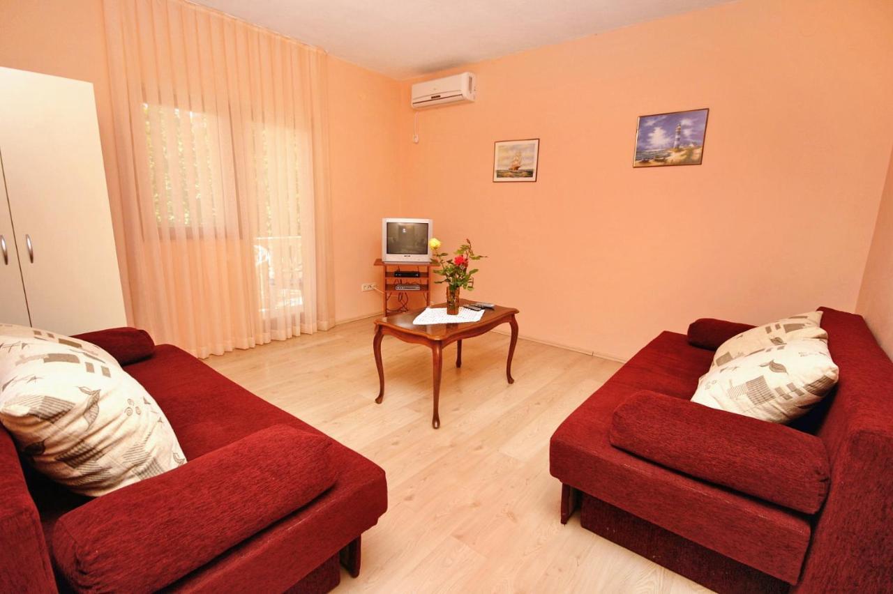 Apartments With A Parking Space Rovanjska, Paklenica - 6209 Exterior photo